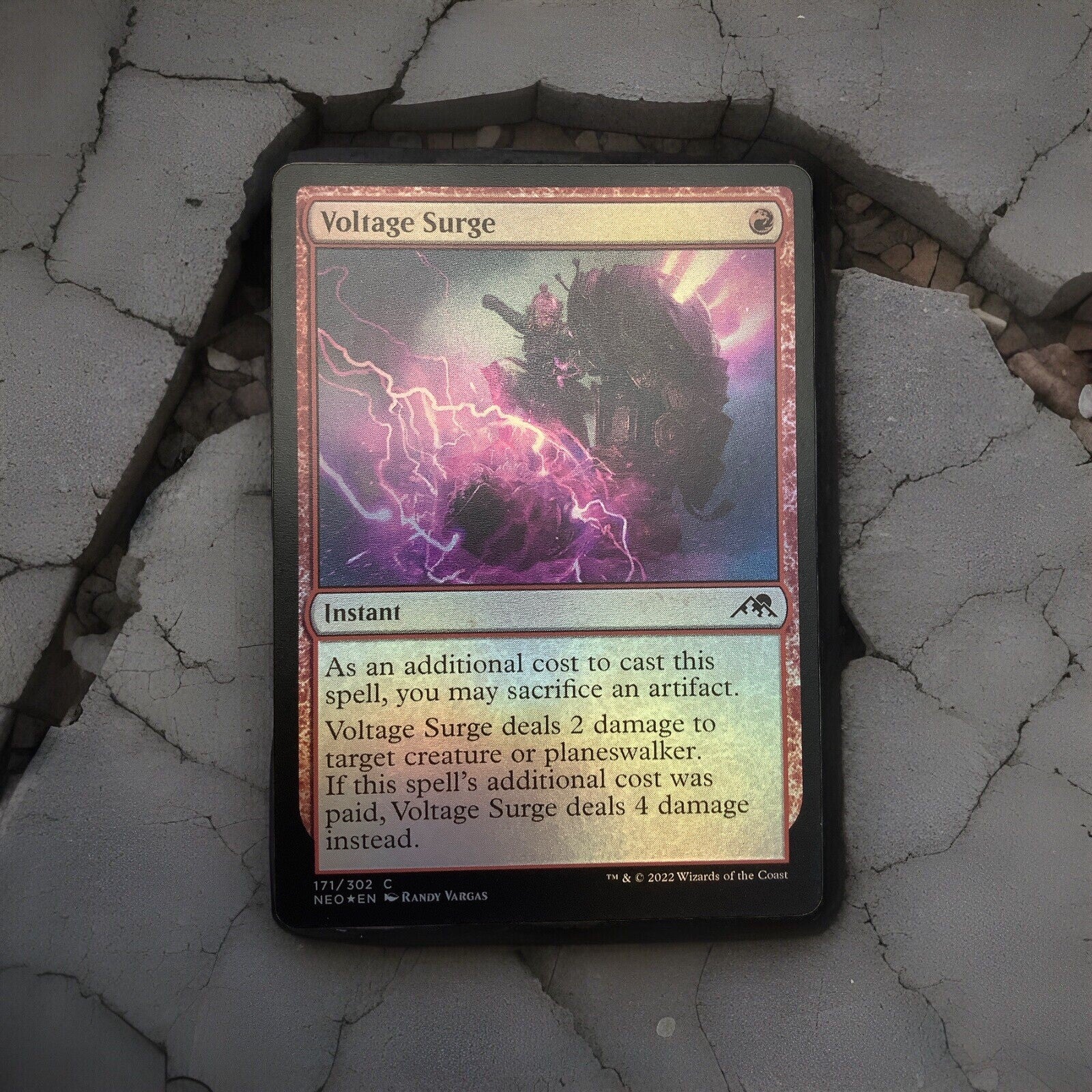 Foil Voltage Surge MTG card (NEO 171/302) red instant close-up
