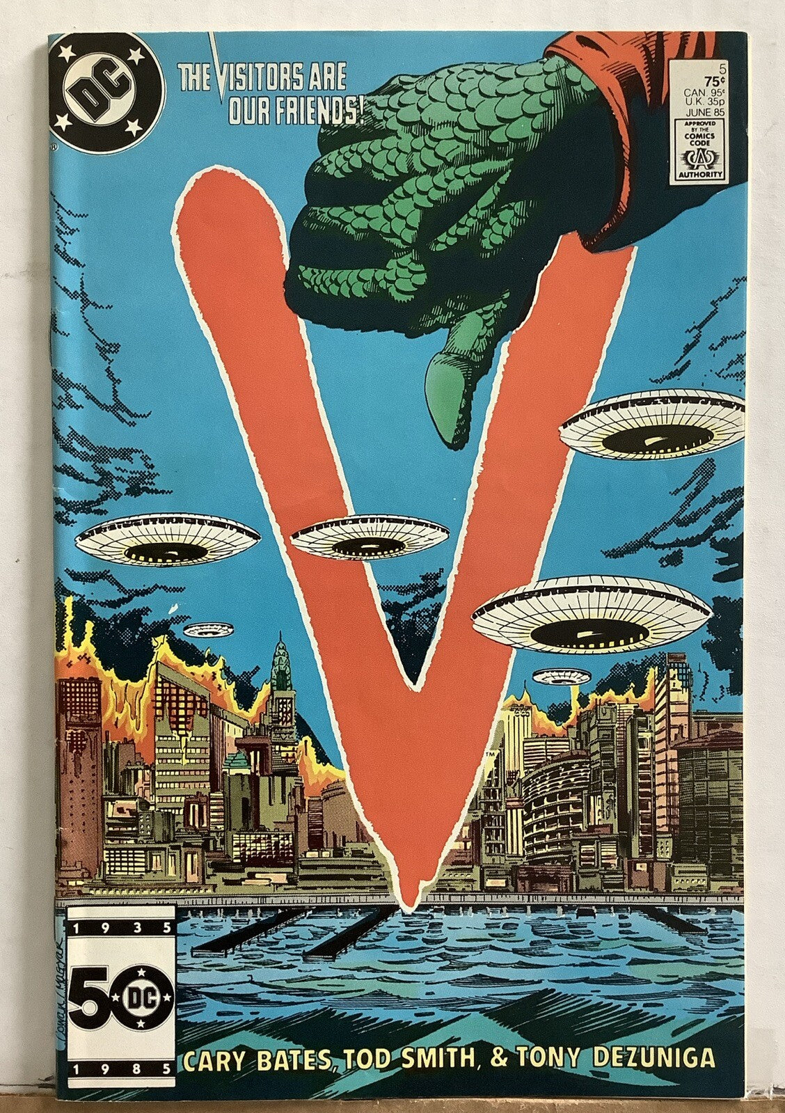 V #5 DC Comics 1985 Visitors Are Our Friends sci-fi comic book cover