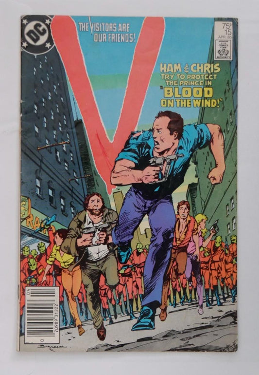 V #15 DC Comics 1986 cover featuring human resistance fleeing through a city as alien Visitors pursue