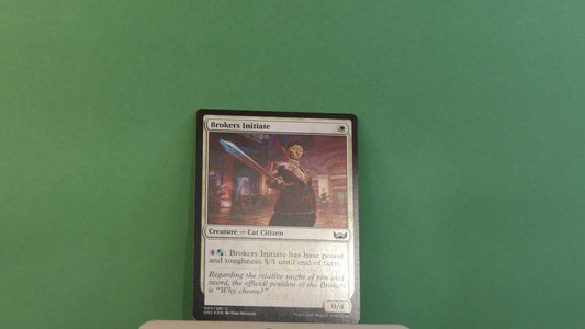 MTG SNC: Brokers Initiate (Creature) Streets of New Capenna Foil 005